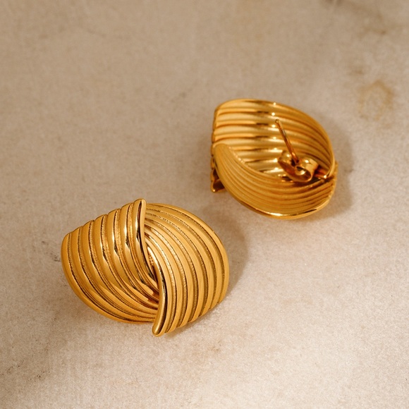 💎NEW: 24K Gold Textured Earrings*Waterproof*Lightweight Earrings*JD - Picture 5 of 7